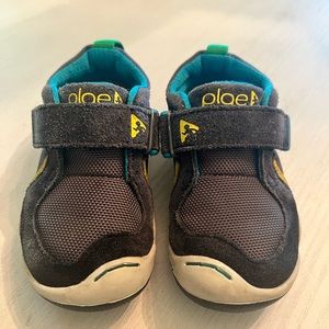 Plae toddler shoe size 6.5